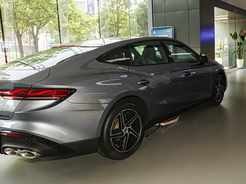 2025�� 1.5T 300 DCT������