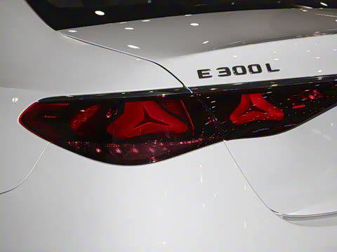 2025�� �Ŀ� E 300 L ������