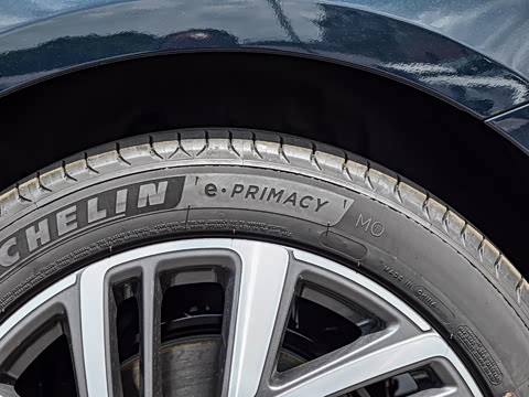 2025�� �Ŀ� E 300 L ʱ����