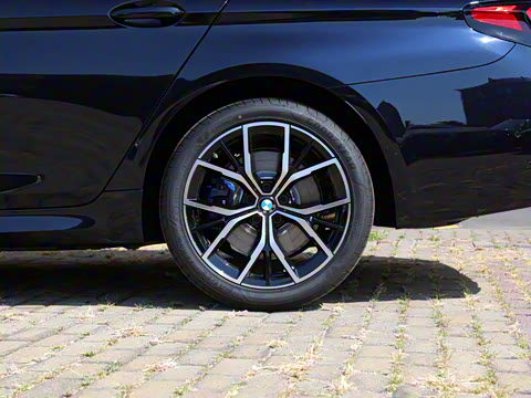 2022�� �Ŀ�� 530i M�˶���װ