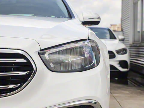 2022�� �Ŀ��� E 350 e L ���ʽ��϶����γ�