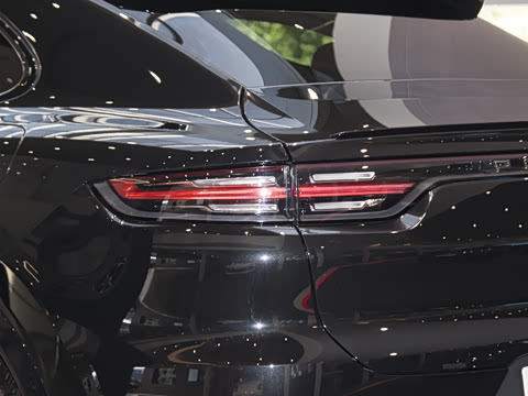 2023�� Cayenne Coup�� E-Hybrid 2.0T