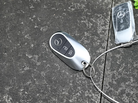 2025�� �Ŀ� E 260 �˶���