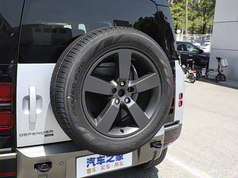 2023�� 110 3.0T P400 X-DYNAMIC HSE