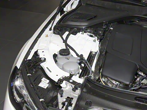 2025�� �Ŀ� E 300 L ������