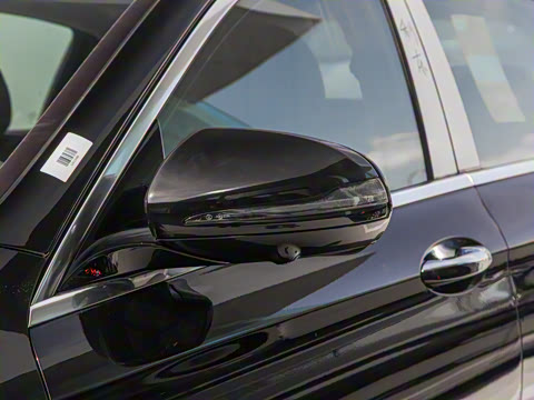 2022�� �Ŀ�� E 350 e L ���ʽ��϶����γ�