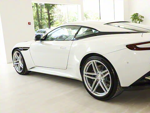 2025�� 4.0T V8 Coupe