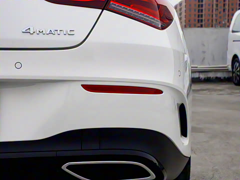 2023�� CLA 200 4MATIC