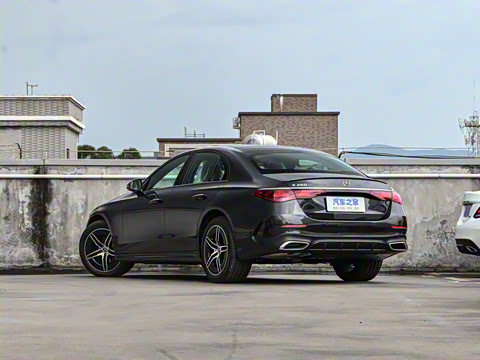 2025�� �Ŀ� E 260 �˶���