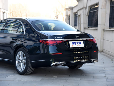 2022�� �Ŀ� S 400 L ������