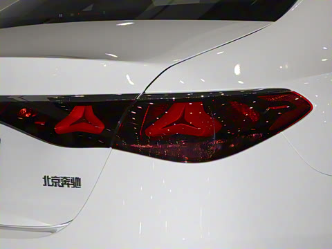 2025�� �Ŀ� E 300 L ������