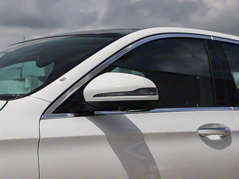 2022�� �Ŀ��� E 350 e L ���ʽ��϶����γ�