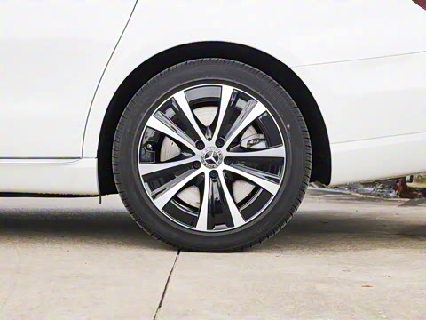 2022�� �Ŀ��� E 350 e L ���ʽ��϶����γ�