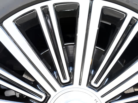 2025�� GLS 480 4MATIC