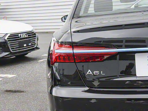 2023�� 40 TFSI ����������