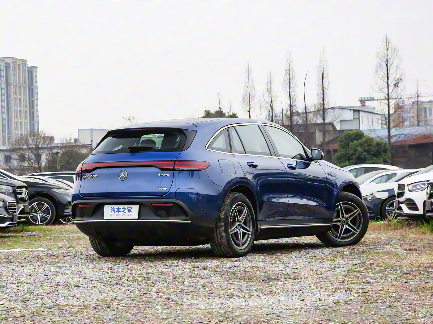 汽车之家>汽车图片>奔驰>奔驰eqc>2022款改款eqc4004matic> 当前车型