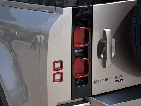 2023�� 110 3.0T P400 X-DYNAMIC HSE