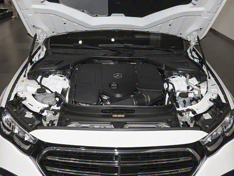 2025�� �Ŀ� E 300 L ������