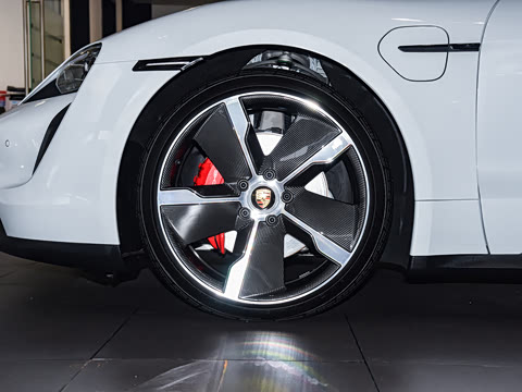 2022�� �Ŀ� Taycan 4S