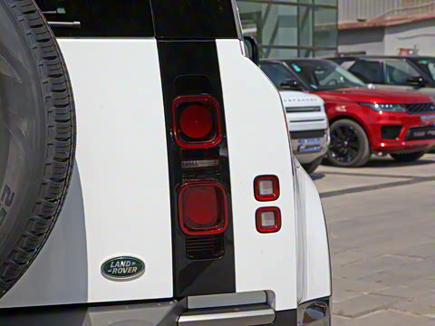 2023�� 110 3.0T P400 X-DYNAMIC HSE