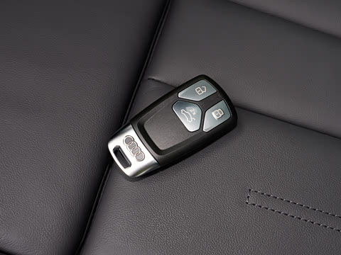 2025�� Sportback ��ذ� 40 TFSI quattro ����������