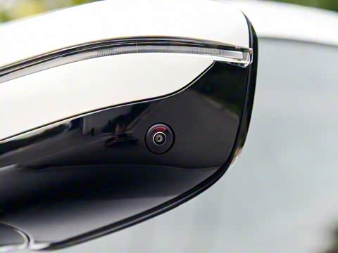 2020�� 325Li �׷���