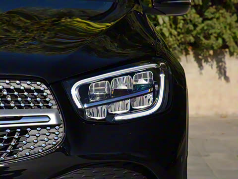 2022�� GLC 260 L 4MATIC ������