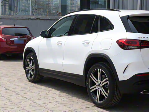 2023�� GLA 220 4MATIC