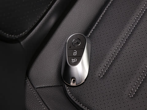 2025�� �Ŀ� GLC 260 4MATIC ����SUV