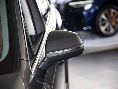 2022�� 55 TFSI quattro S line�˶���