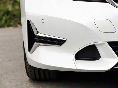 2020�� 325Li �׷���