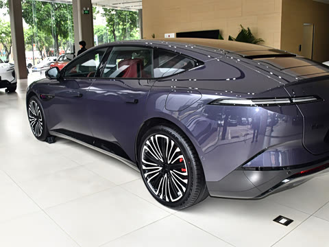 2025�� �Ŀ� Ultra���̰�