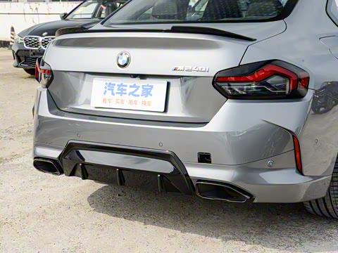 2025�� M240i xDrive