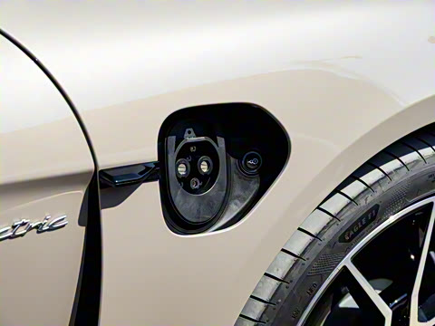 2022�� �Ŀ� Taycan