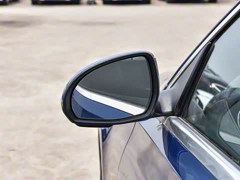 2025�� �Ŀ� C 260 L �˶���