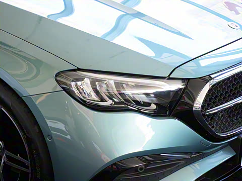 2025�� �Ŀ� E 260 �˶���