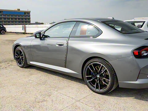 2025�� M240i xDrive