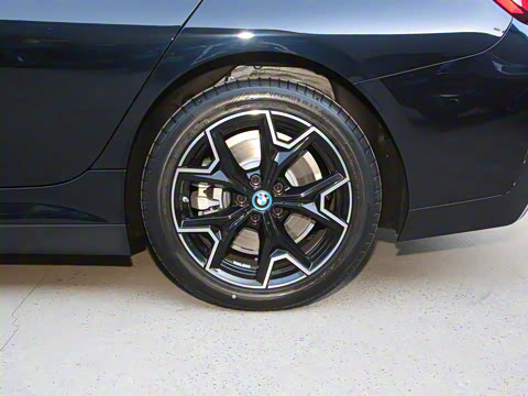 2024�� eDrive 40 L ��ҹ��װ