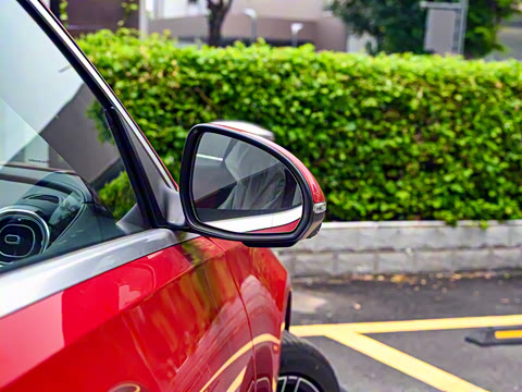 2025�� �Ŀ� C 260 L �˶���