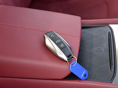 2023�� 2.0T �Զ�Trophy+����ҫ����