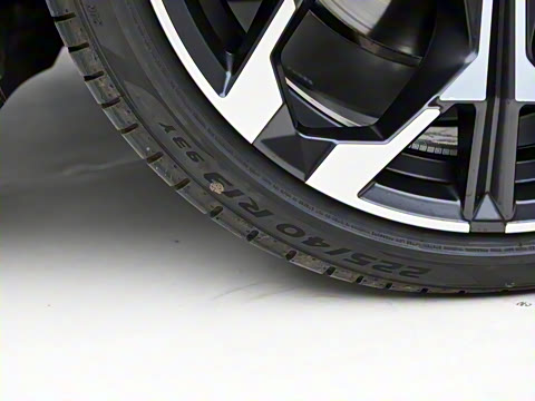 2025�� 330i 50����������