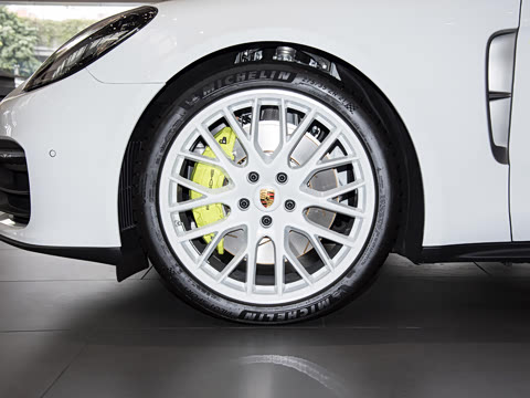 2023�� �Ŀ� Panamera 4 E-Hybrid ����� 2.9T