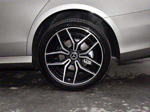 2021�� �Ŀ� E 300 �˶���