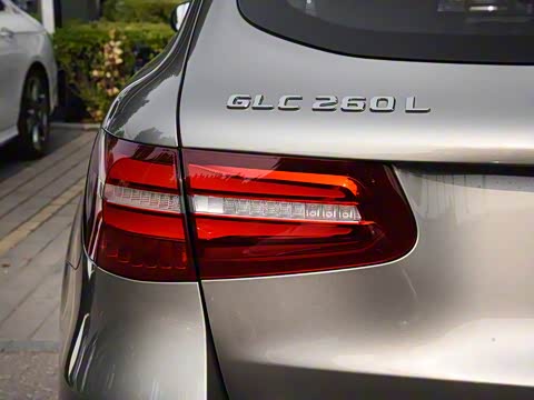 2019�� GLC 260 L 4MATIC ������