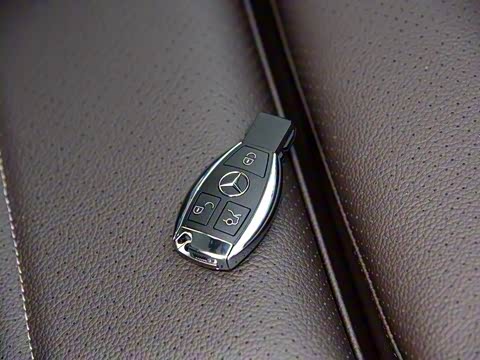 2019�� GLC 260 L 4MATIC ������