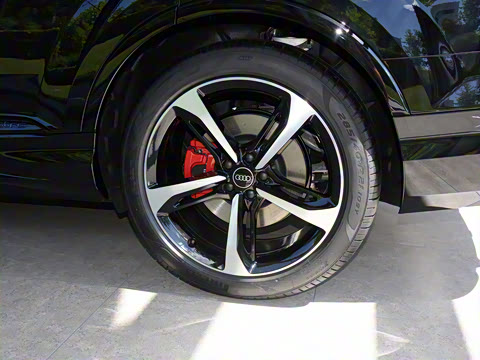 2022�� 55 TFSI quattro S line��ѩ�˶���