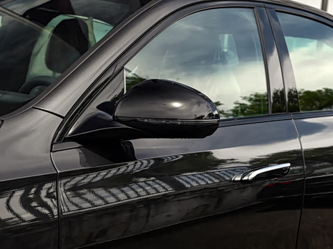 2025�� �Ŀ� E 260 �˶���