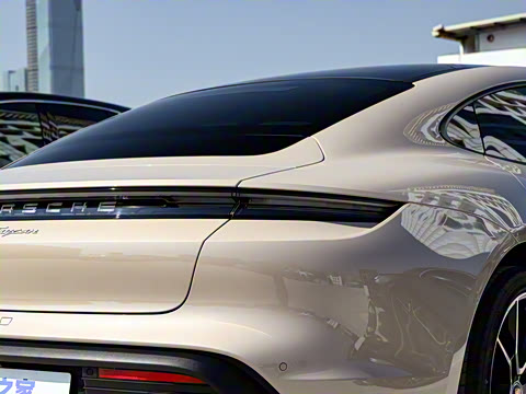 2022�� �Ŀ� Taycan