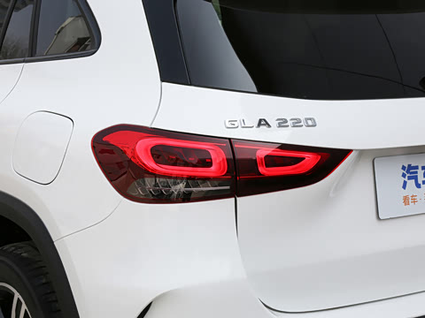 2023�� GLA 220 4MATIC