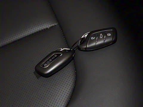 2020�� 300TGI �Զ�ˬ����Ļ�Ǽ�Supreme��